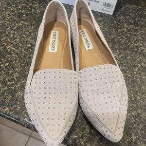 Women’s Size 7.5 Steve Madden Feather Flat Light Grey studded flats loafers
